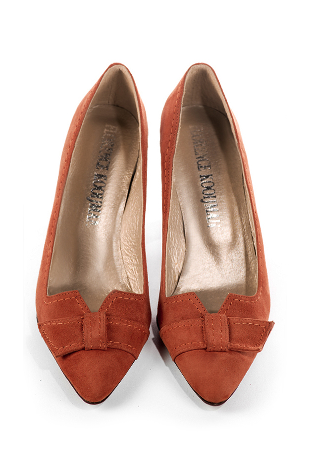Women's terracotta orange dress pumps with a knot on the front. Tapered toe. High kitten heels - Top view